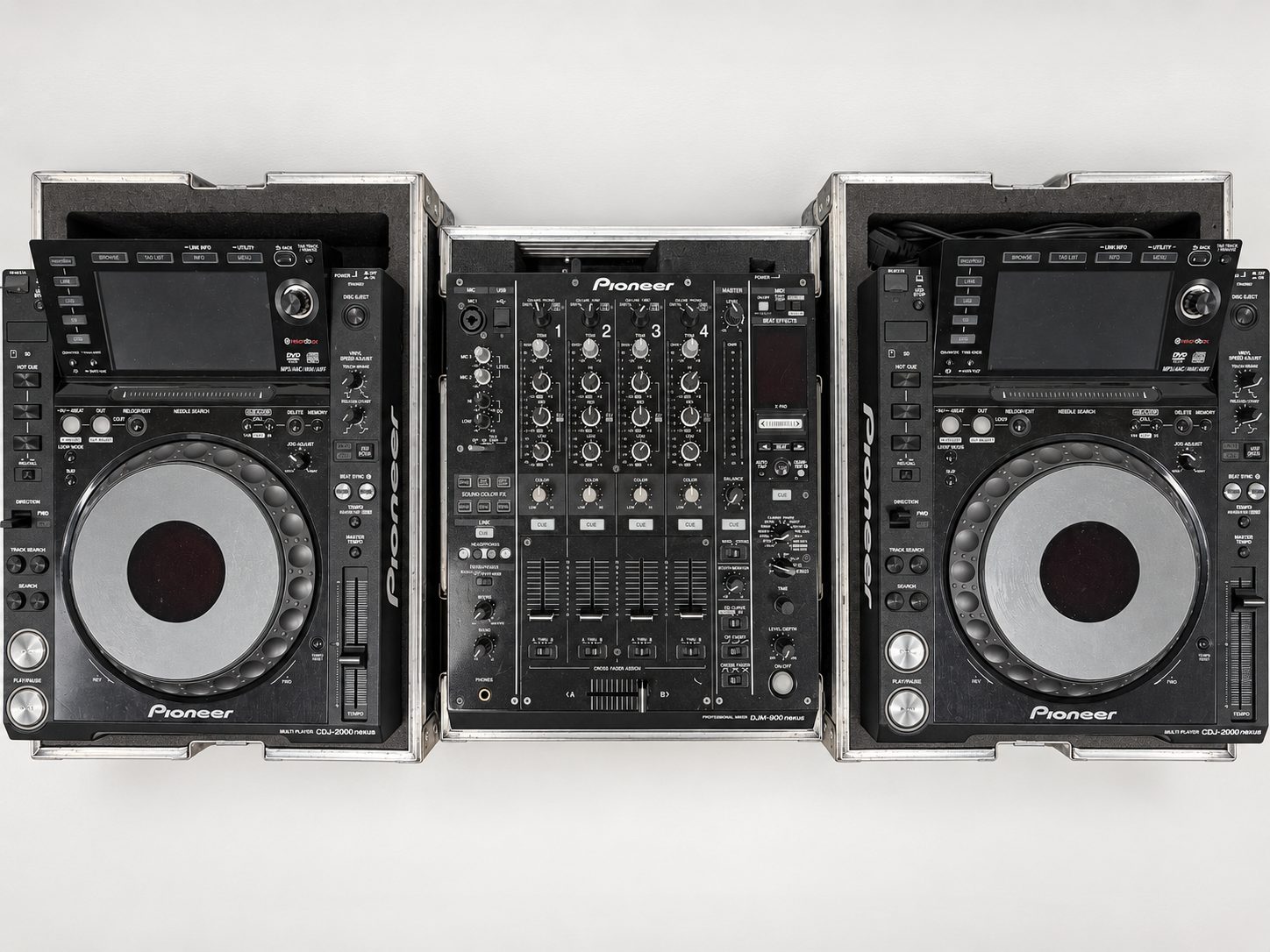 Komplett DJ-rigg til leie: to Pioneer CDJ-2000 Nexus og DJM-900 Nexus mikser i flightcase